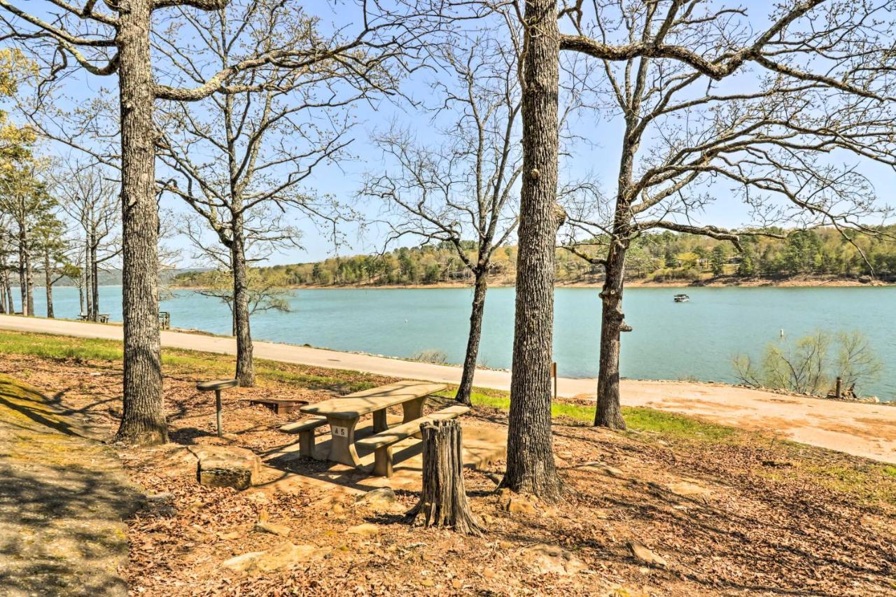 Charming Home With Porch Walk To Greers Ferry Lake! Fairfield Bay Εξωτερικό φωτογραφία