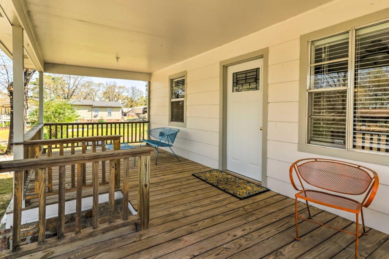 Charming Home With Porch Walk To Greers Ferry Lake! Fairfield Bay Εξωτερικό φωτογραφία